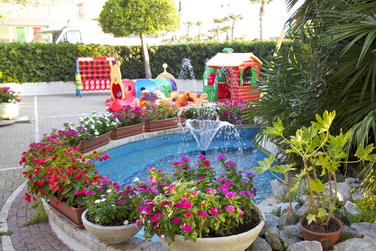 Savoia Hotel Misano Adriatico Eksteriør billede
