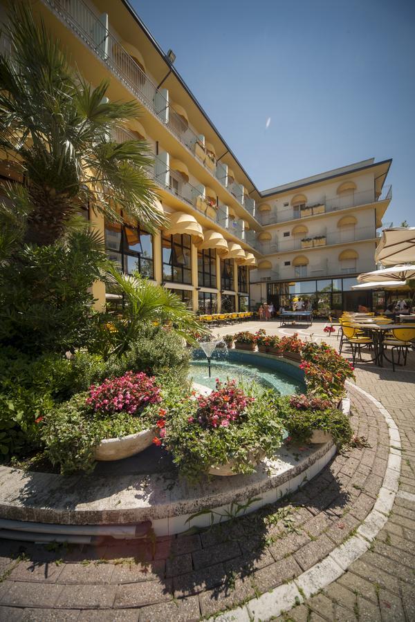 Savoia Hotel Misano Adriatico Eksteriør billede