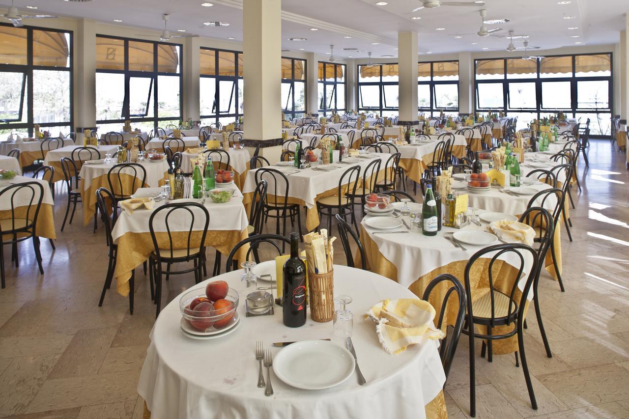 Savoia Hotel Misano Adriatico Eksteriør billede